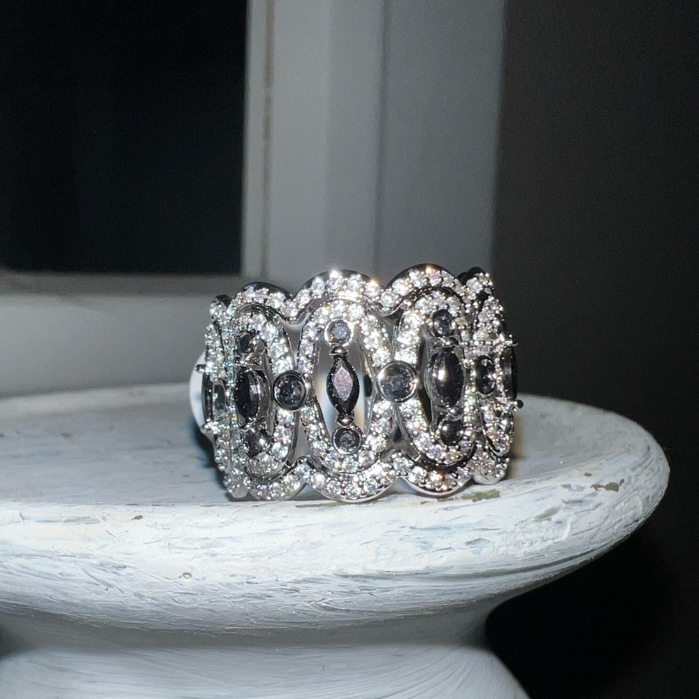 NWT Bomb Party Ring